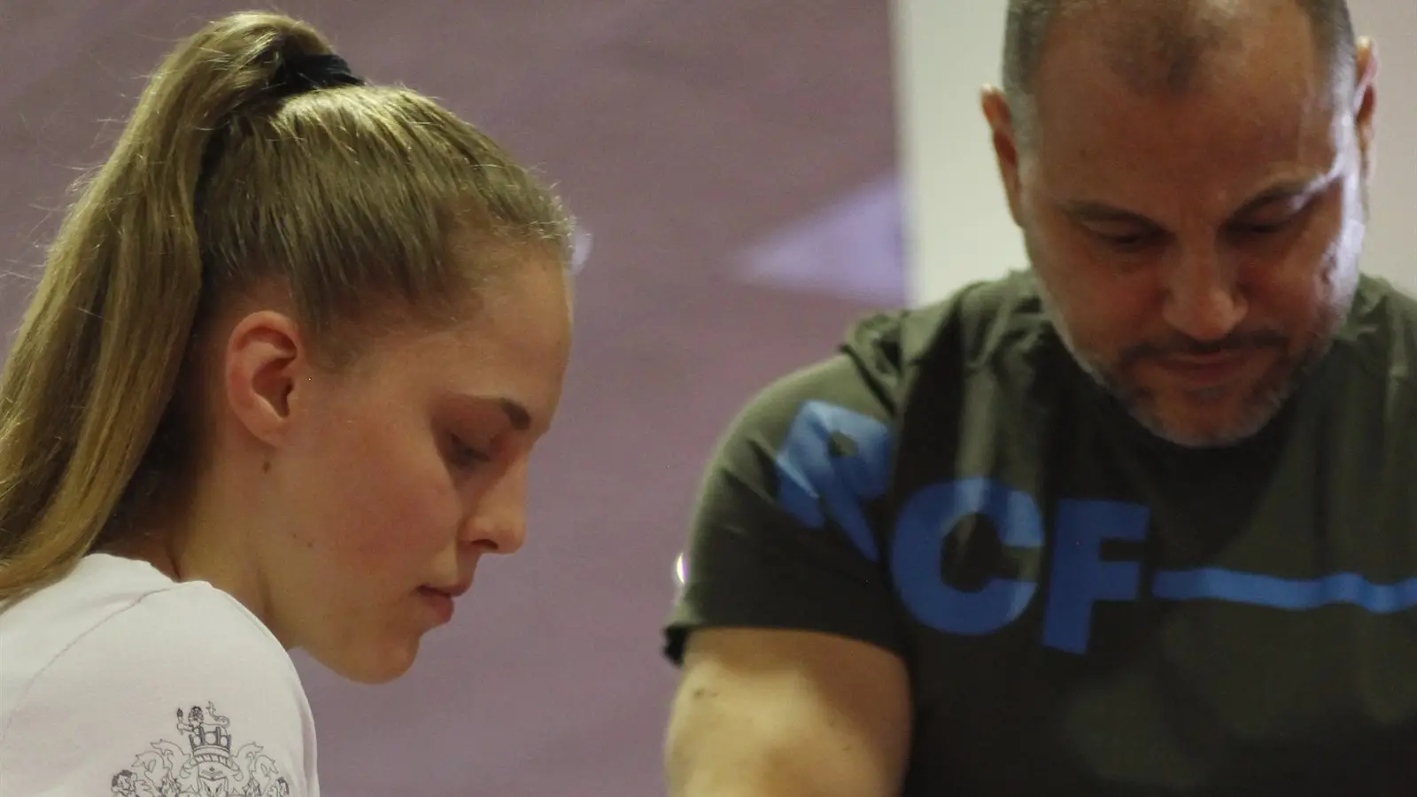 Román Illescas, de ANYD, en un proyecto de investigación de rendimiento deportivo con Hankuk International School junto a la doble campeona mundial de taekwondo Luana Márton